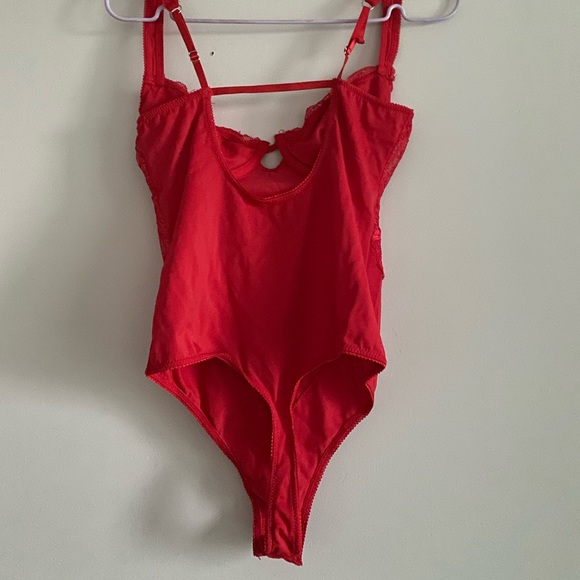 Red lace bodysuit - Picture 2 of 4